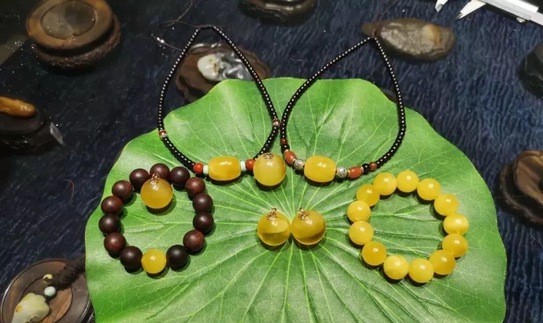 蜜蜡的品质瓷白牙白,蜜蜡什么样品质的是最好的