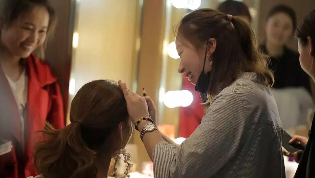 5套婚纱衣服怎么安排合适,婚纱照礼服男士5套是什么