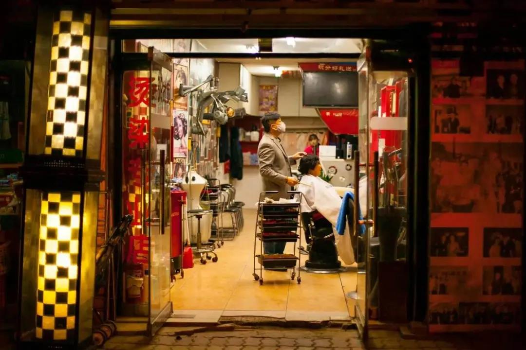 街头染发1块钱,发廊染发300元的价格暴利