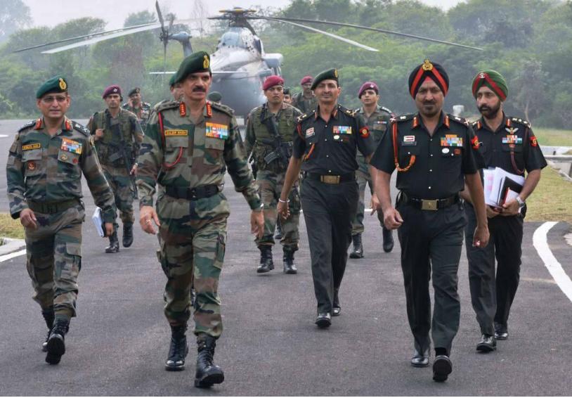 印度演练中巴双线作战,印度军队阻挡边境巡逻被反制视频