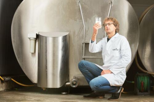 贝特佳羊奶和佳贝艾特羊奶哪个好,佳贝艾特羊奶哪个系列最好