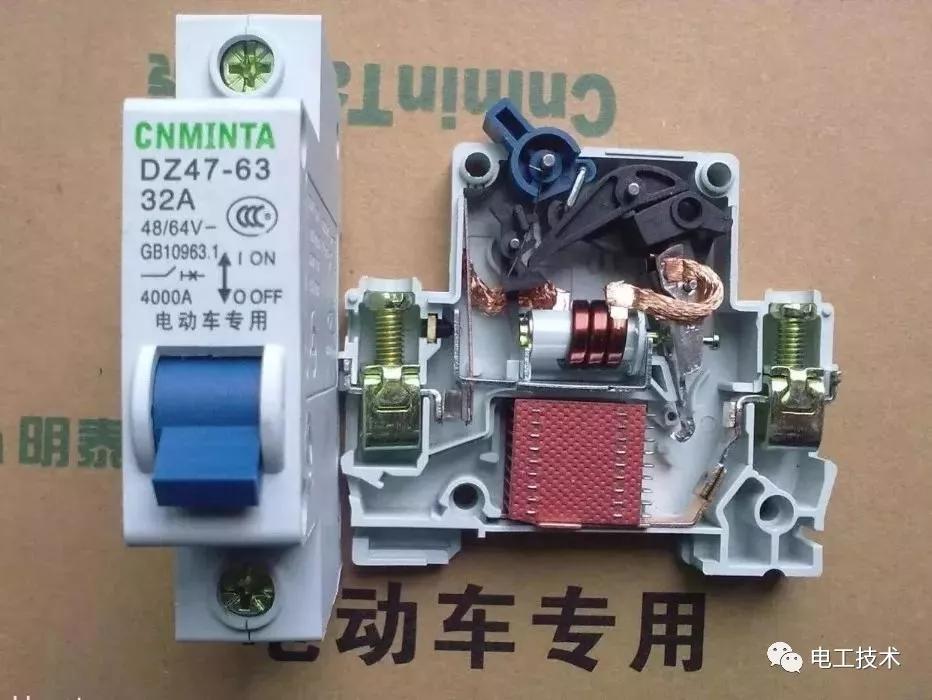 空调外机一通电就跳闸是什么情况,空调外机一启动就跳闸是怎么回事