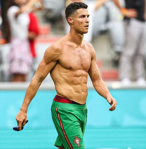 c罗自律和坚韧的最佳典范,梅西c罗依旧站在金字塔顶端