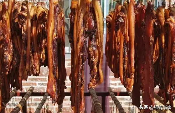 腌腊肉时抹白酒腌出有酒酸味,腌制腊肉错把醋当酱油放了怎么办