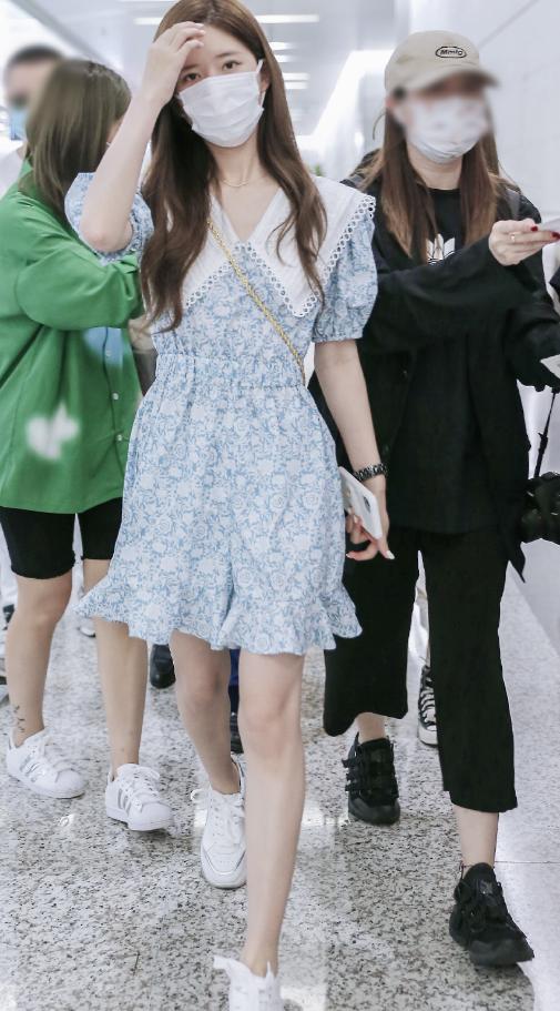 赵露思碎花裙新穿法且试天下 (赵露思穿搭小裙子)