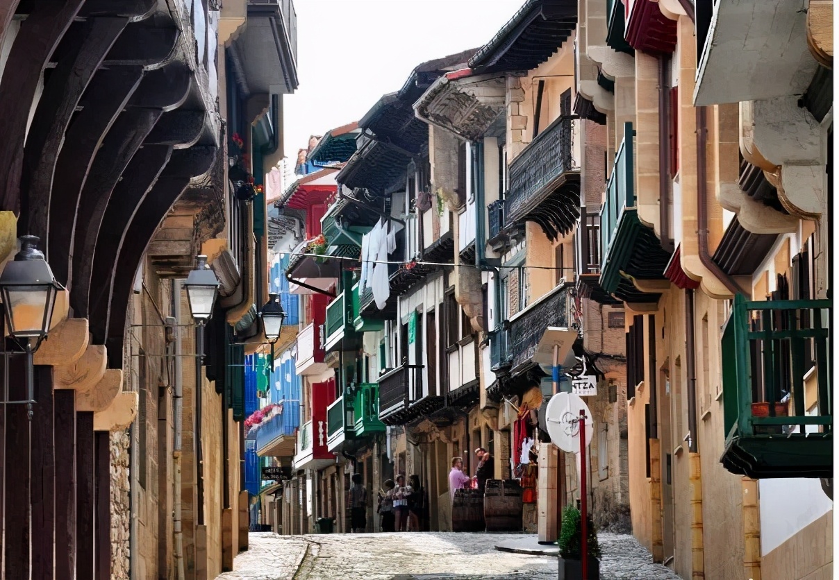 西班牙和法国交界的小镇,西班牙最美十大城市