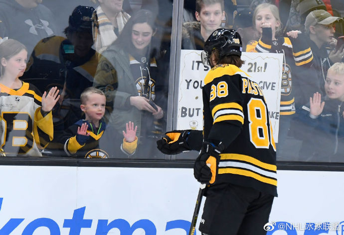 足球比赛直播2022欧冠曼联,2023欧冠足球赛事直播