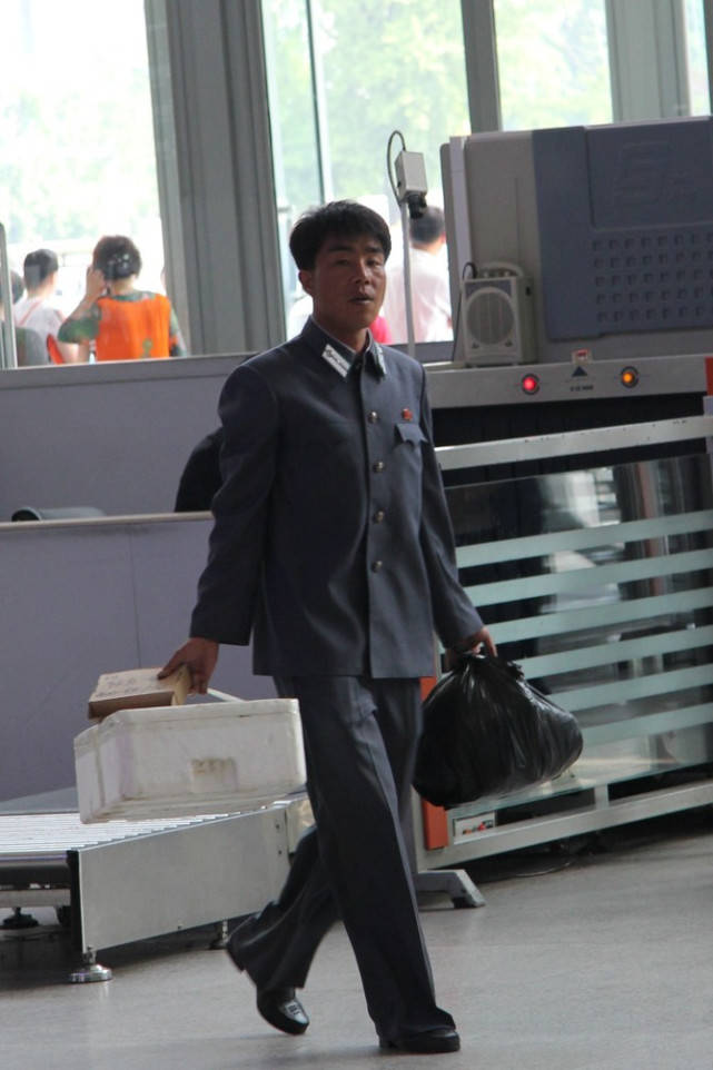 朝鲜观察揭秘朝鲜百姓的娱乐生活,朝鲜平壤做生意的中国人