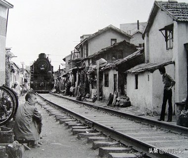 清朝第一条铁路是哪一年修的,清朝第一条铁路
