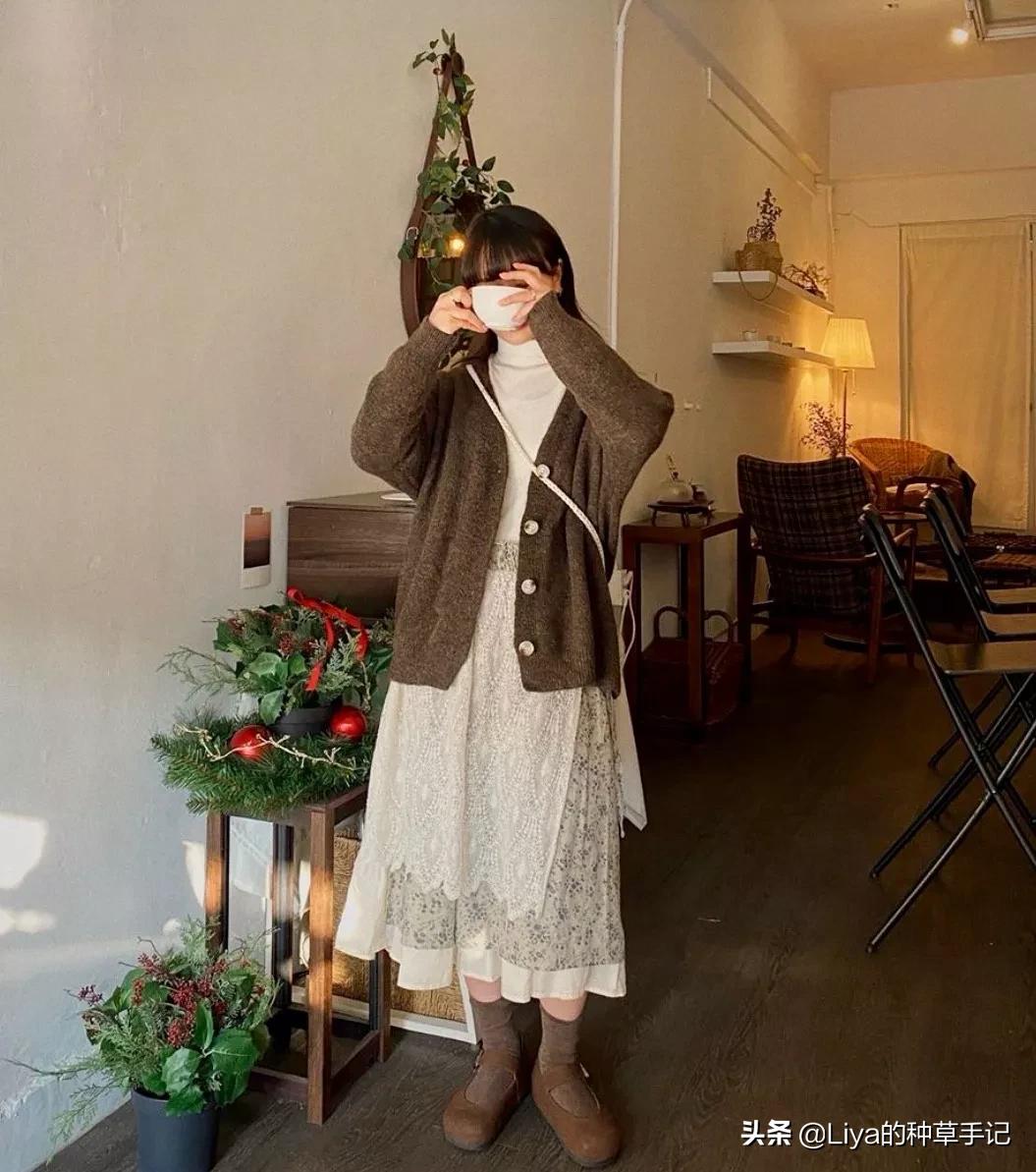 半裙+外套，连衣裙+外套=今春王炸组合