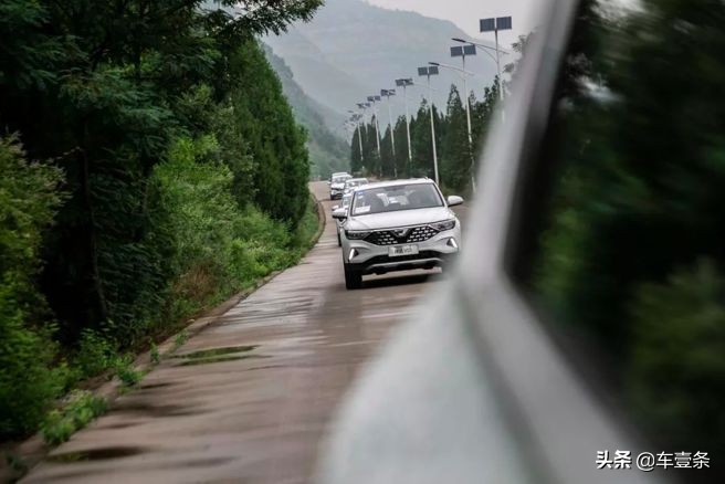 日产劲客和奇骏大小对比,日产劲客与日产蓝鸟空间对比