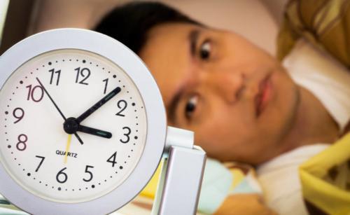 经常失眠的朋友教你轻松治好失眠,失眠8年用二个方法治好了失眠