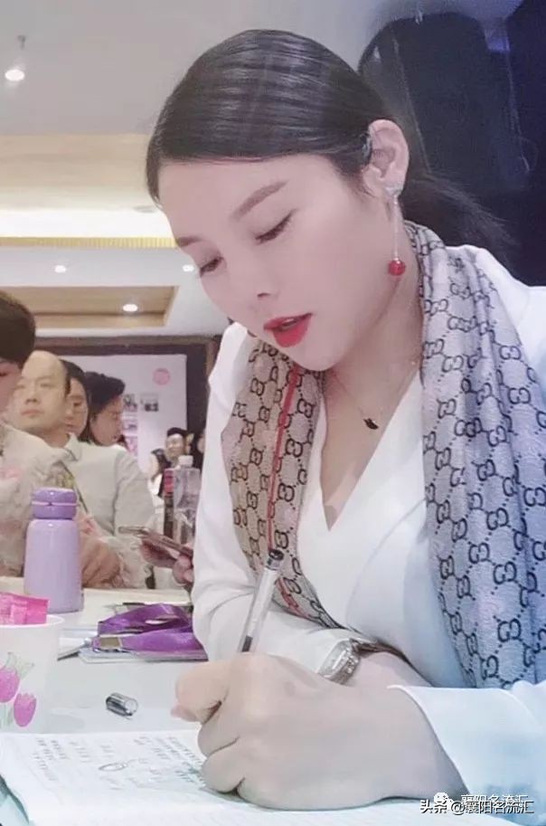 15岁出来闯荡社会的女生,女子15岁出来打拼