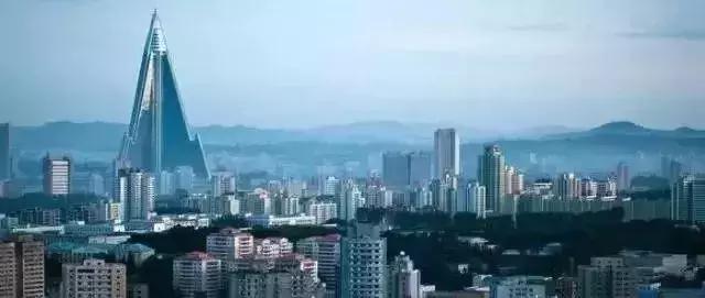 重庆城市旅游地标插画设计,展览设计灵感建筑插画作品