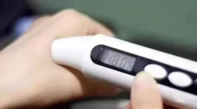 夏天了手脚干裂还有老茧,手脚干裂脱皮老茧用什么药膏