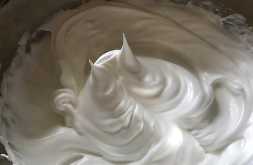 家里没有打蛋器怎样快速打发鸡蛋,家里没有搅拌器如何快速打蛋清