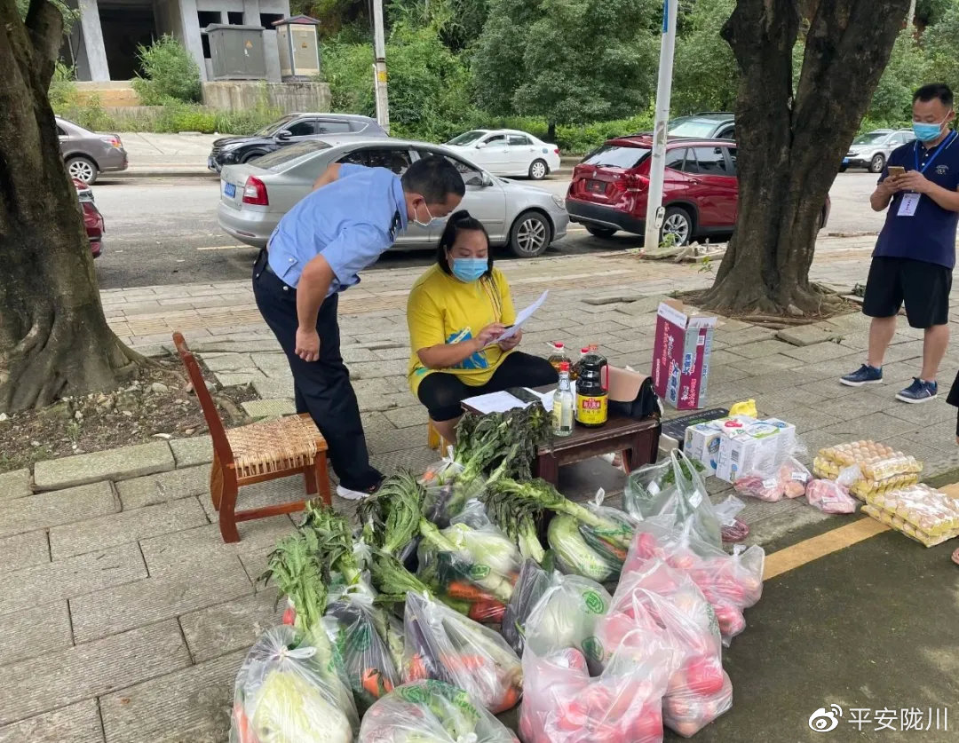 疫情当前警察不退坚守战疫一线,疫情警察不退