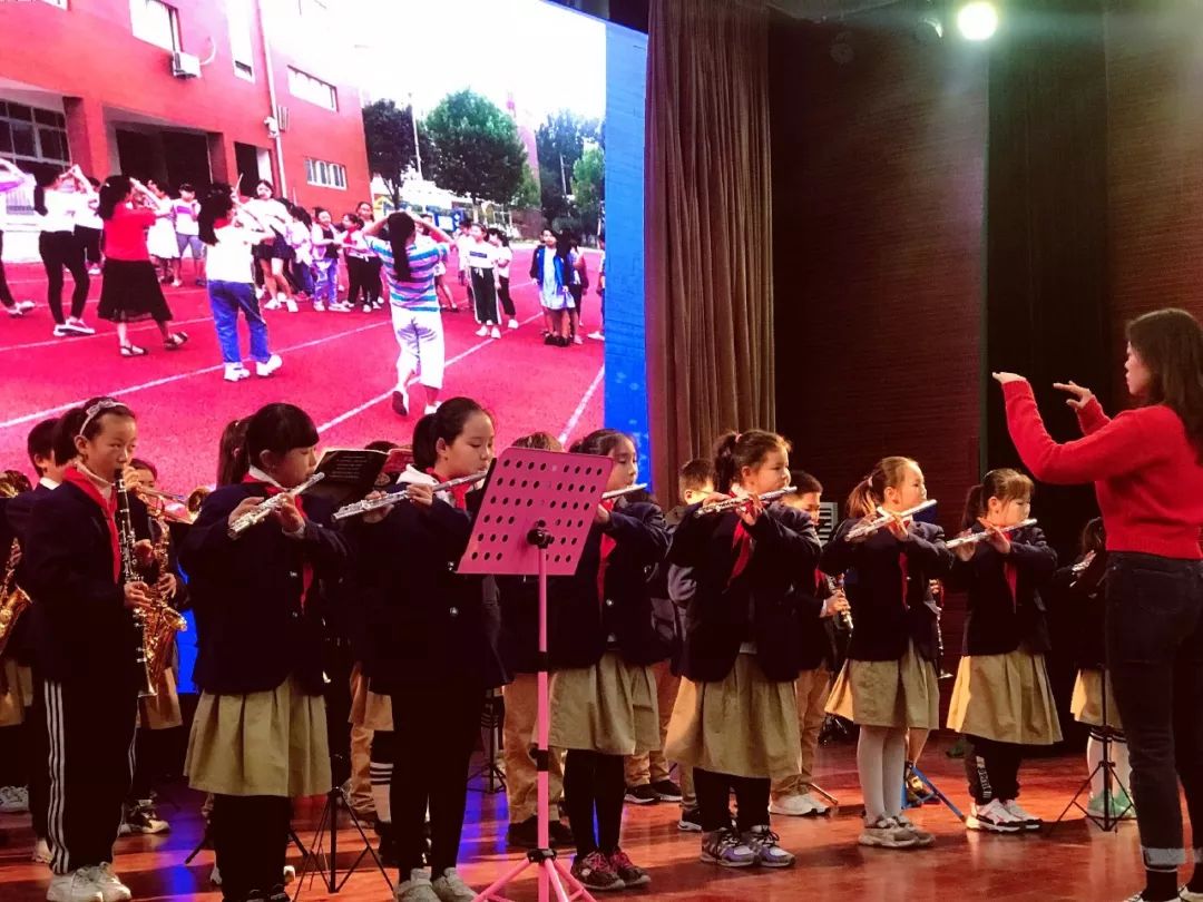 不忘初心砥砺前行教育实践活动,不忘初心小学文艺表演