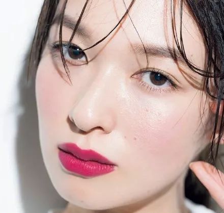 森绘梨佳同款口红,森绘梨佳妆容浆果色口红