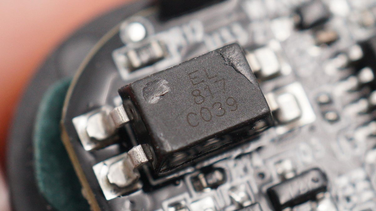 电钻拧三合一螺丝,微型手持小电钻拆解