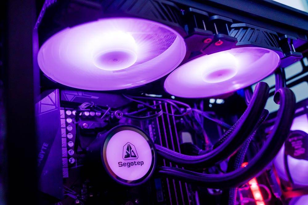 极品飞车21热度下完黑屏,玩极品飞车21电脑过热重启