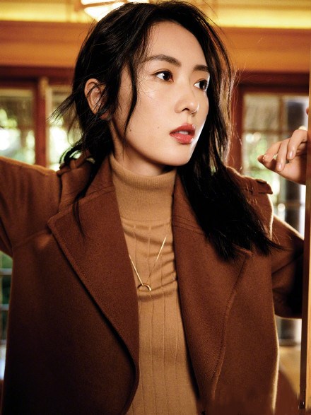 刘雯冬季羊羔毛皮衣街拍穿搭,羊绒秋冬穿搭