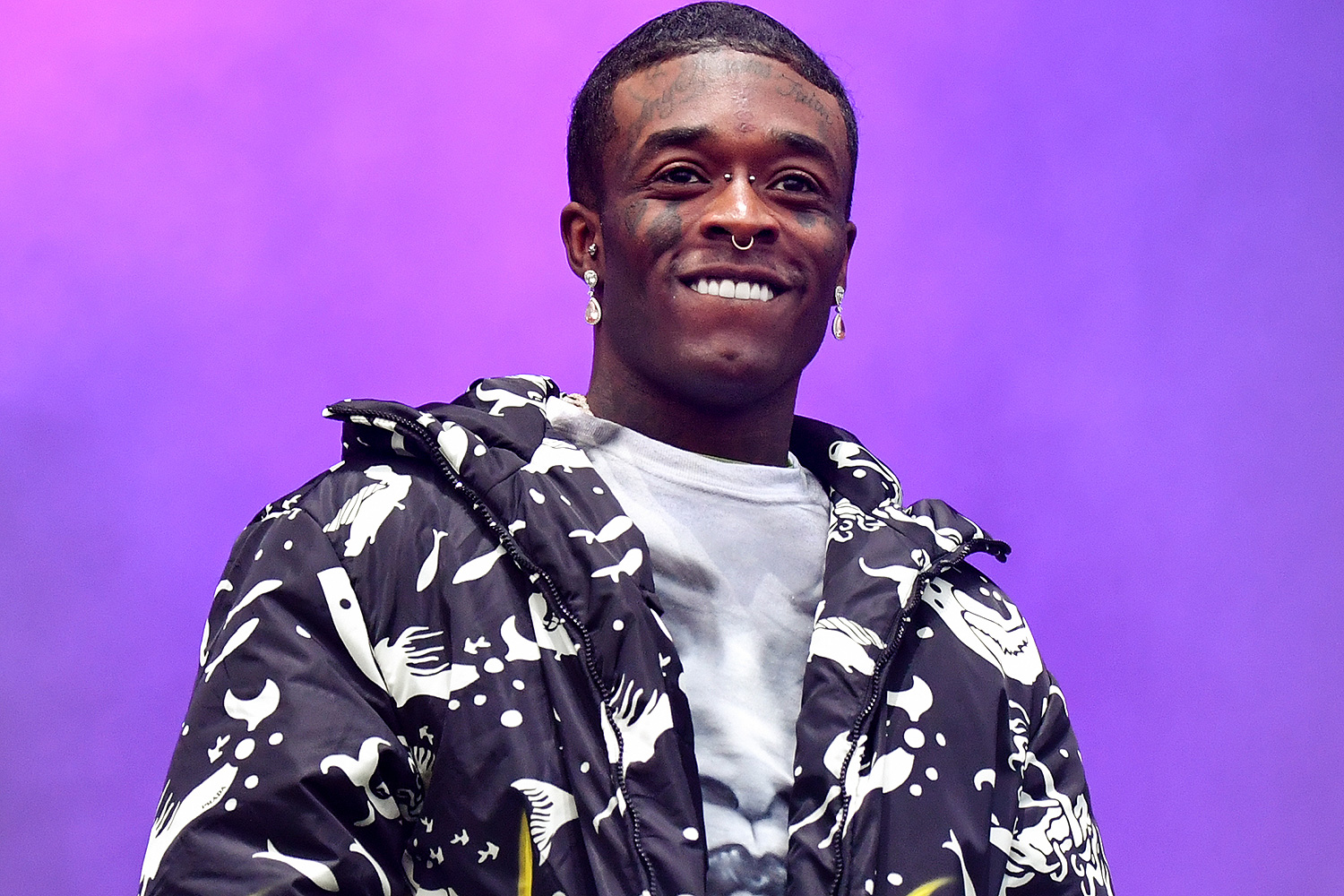 脑门上镶了亿元钻石的嘻哈青年，中二的他在想什么？