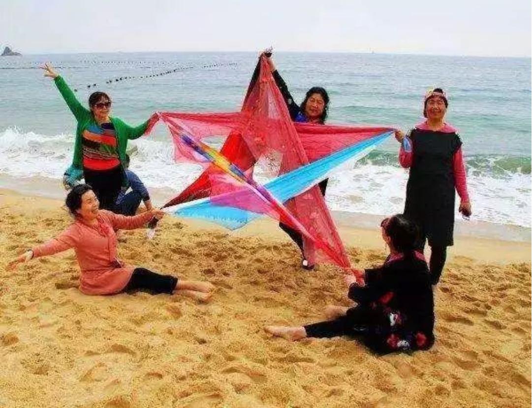 “中国大妈”引领世界潮流，LV再次模仿推出防晒面罩