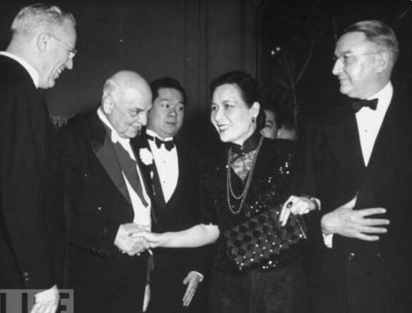 罗斯福总统晚年评价宋美龄,美国人如何评价宋美龄