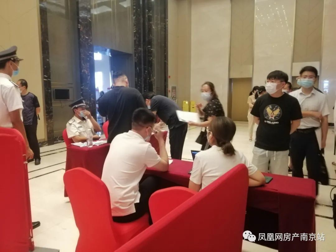 鸡腿盘居然有弃号？！直击江宁两热盘开盘现场