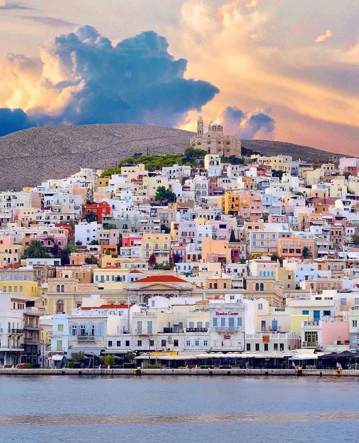 圣罗兰最经典的衣服,圣罗兰最经典款的衣服