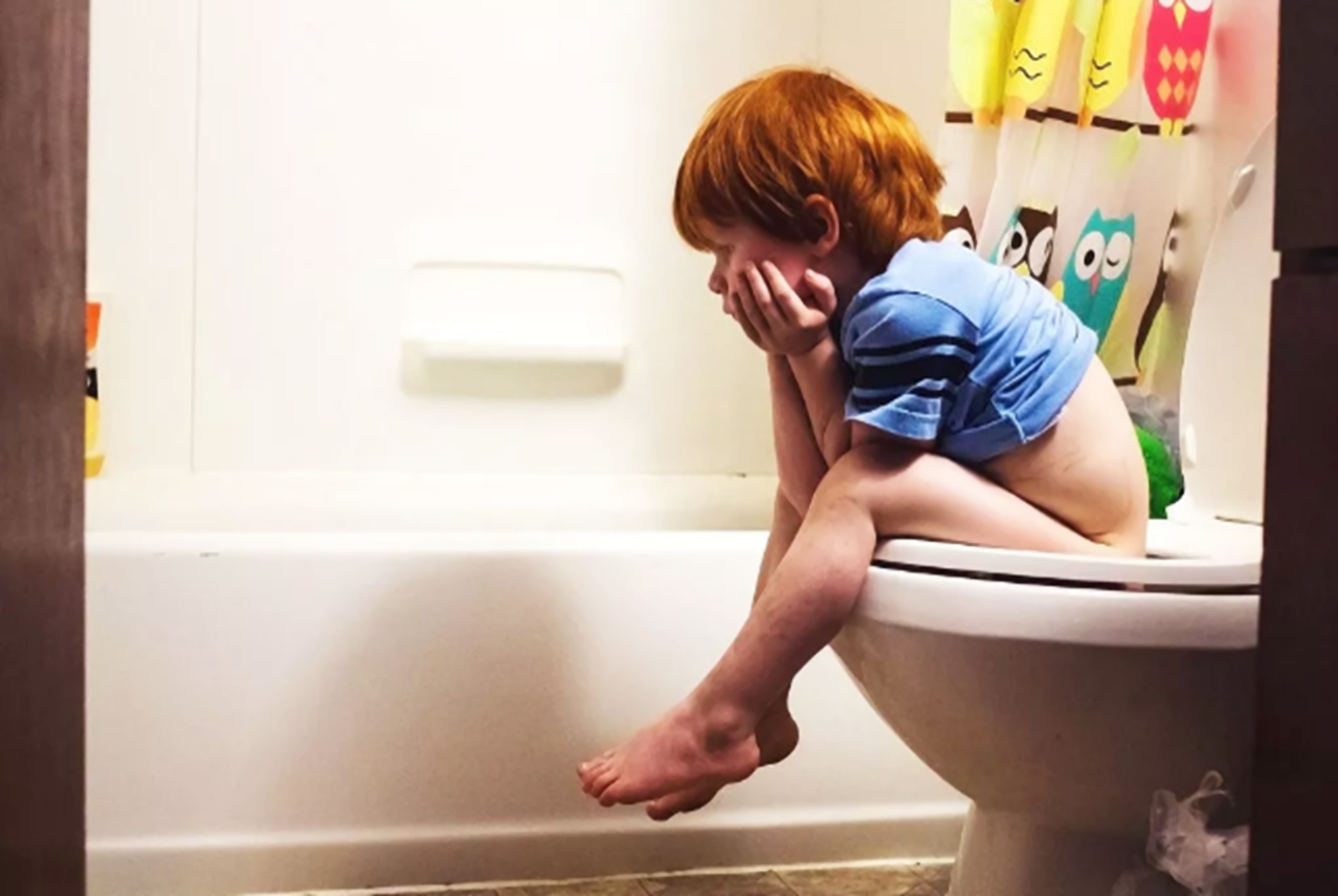 如何解决孩子在幼儿园拉臭臭,为啥孩子不在幼儿园拉臭臭