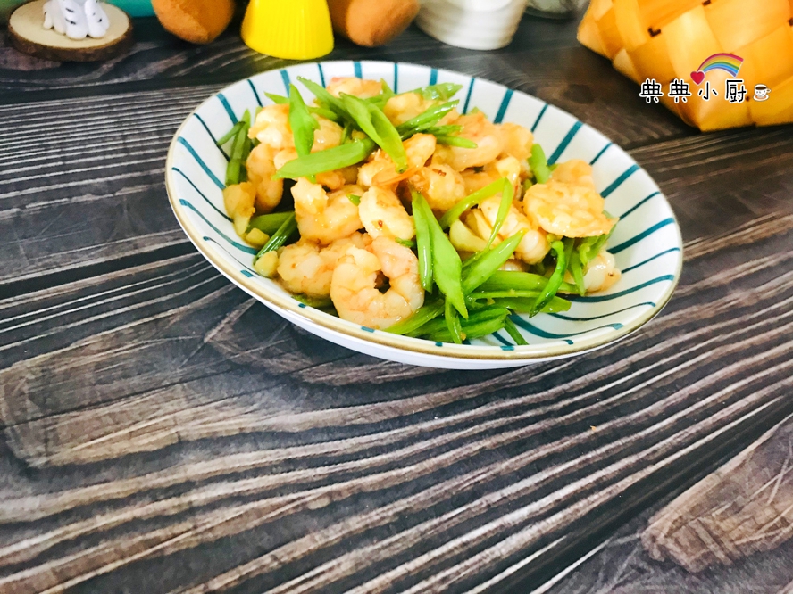 怎么做虾烧好吃又简单,这样做虾外酥里嫩全家老小都爱吃