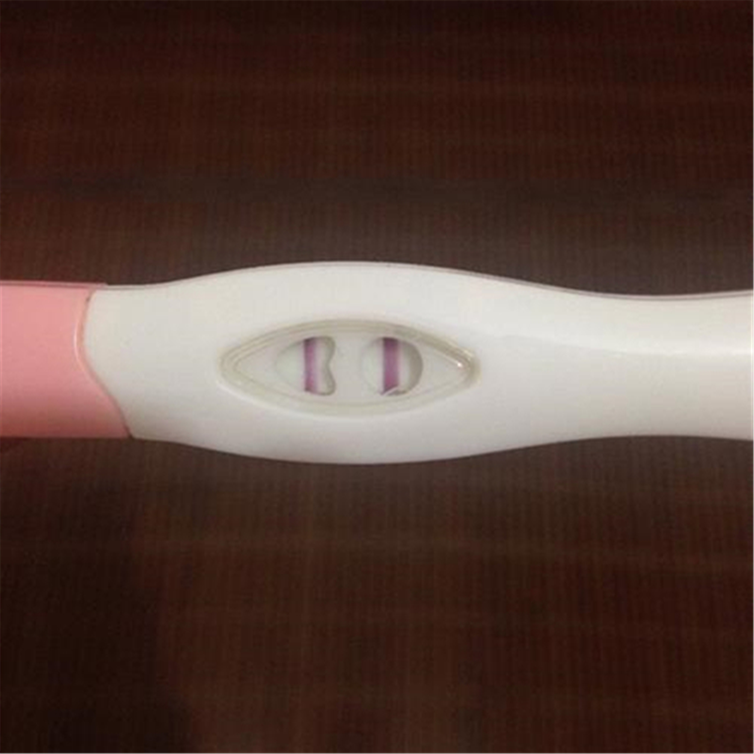 流产后为什么验孕棒还是两条杠,验孕棒能验出是来月经还是流产吗