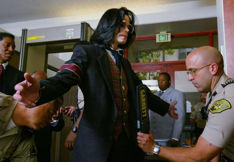 迈克尔杰克逊性骚扰案件简介,迈克尔杰克逊被诬陷侵犯男孩