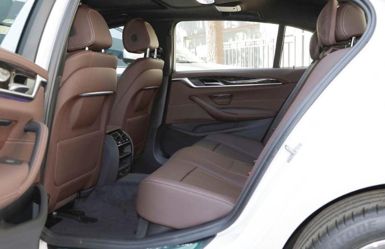 宝马5系油电混合值不值得购买,宝马5系哪一款不保值