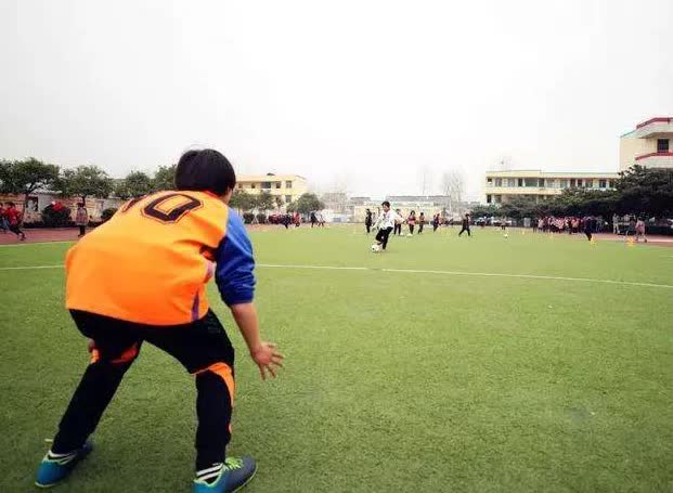 足球为什么比篮球更有魅力,为什么篮球和足球影响力大