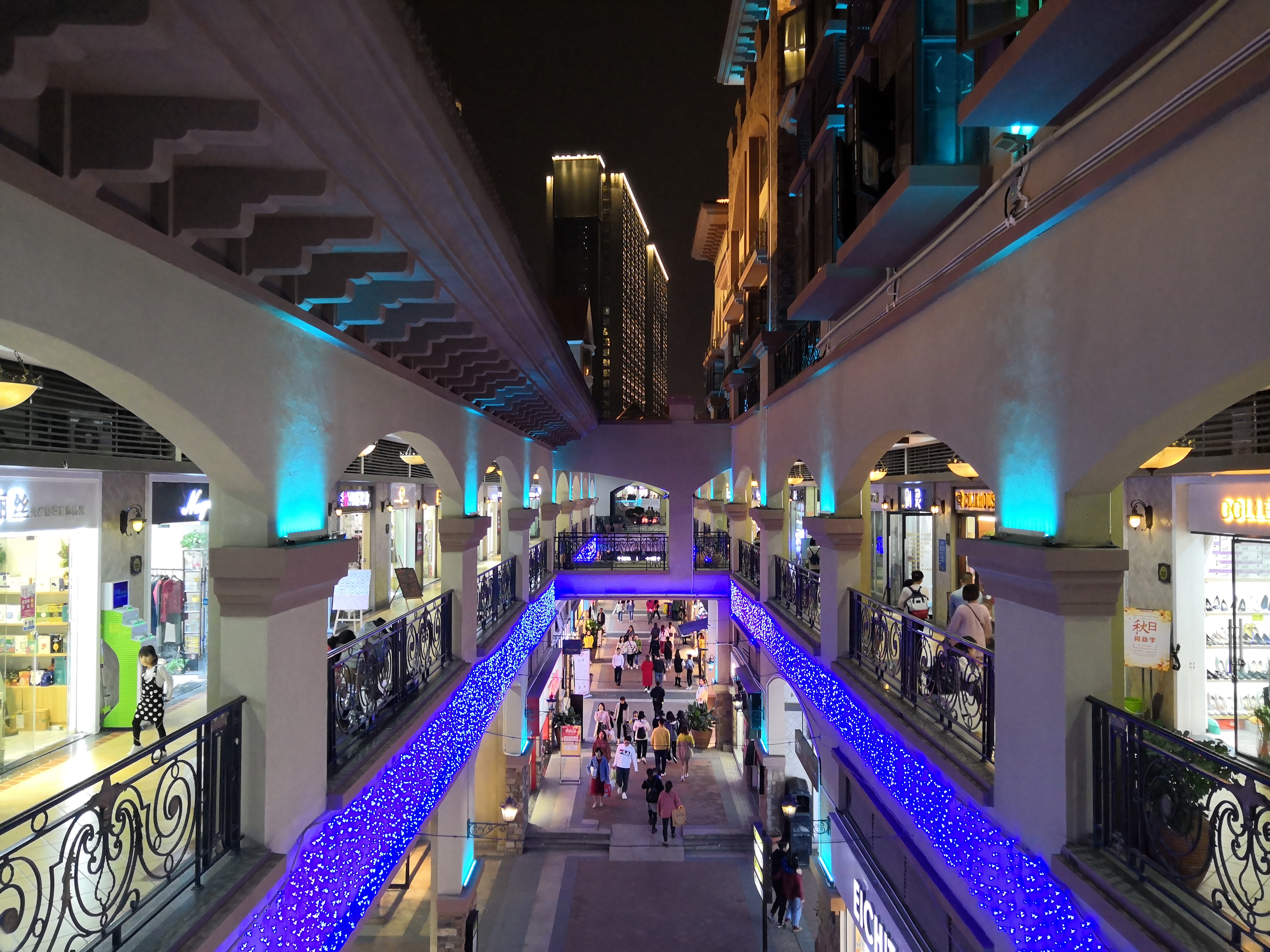 光谷步行街西班牙风情街地铁,武汉光谷西班牙风情街视频