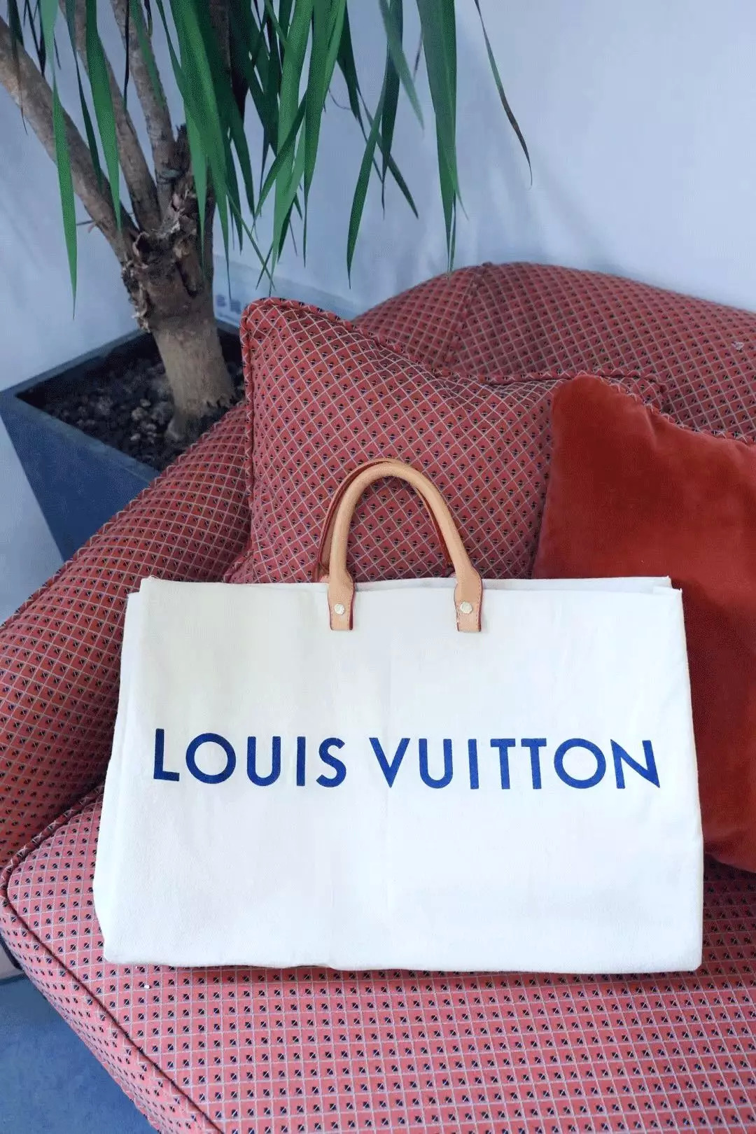 废旧纸袋如何做收纳包包,大牌纸袋斜挎包包改造教程