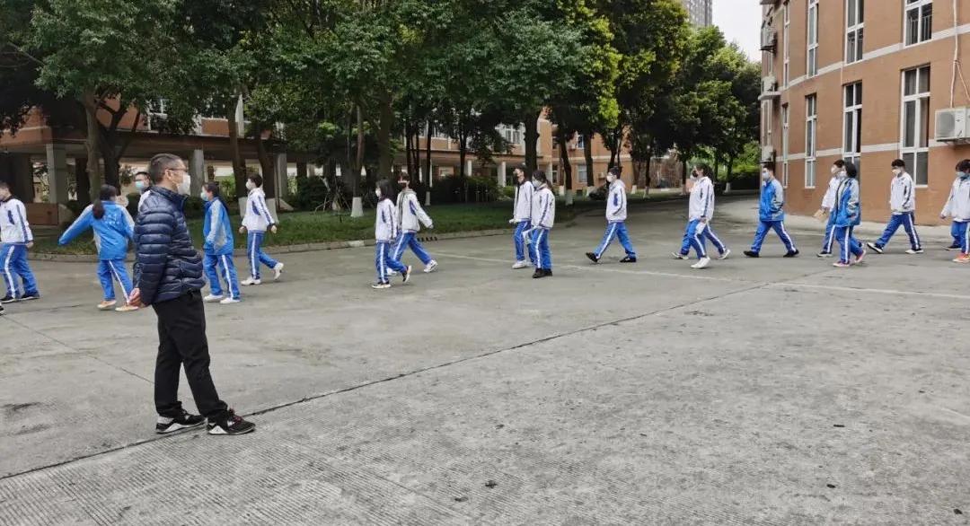 防控疫情决胜中考校长讲话,疫情防控高三年级考试