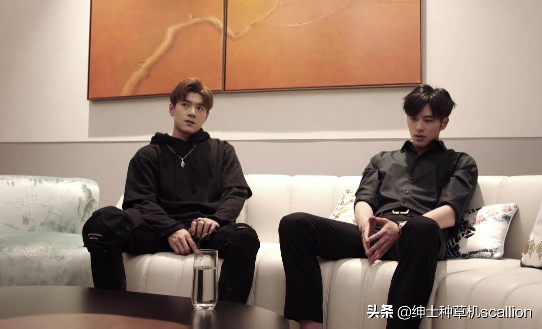 从影视剧看穿搭十一：万能的色调、高贵的象征——黑色衬衫