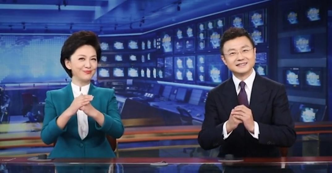 新闻联播海霞刚强眼神互动,刚强与海霞首次搭档亮相