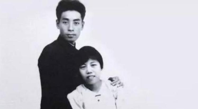 建国后,妇科医生劝*颖超邓**生娃,*颖超邓**思索后,为何说算了吧?