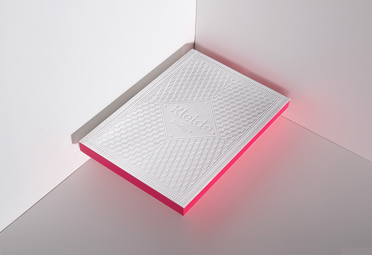 「海平面」瑞士NicoInosanto书籍封面/镂空工艺