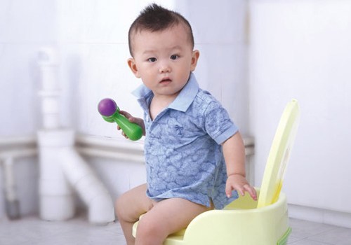 训练婴幼儿排二便方法,儿科医生教7-8个月宝宝动作训练