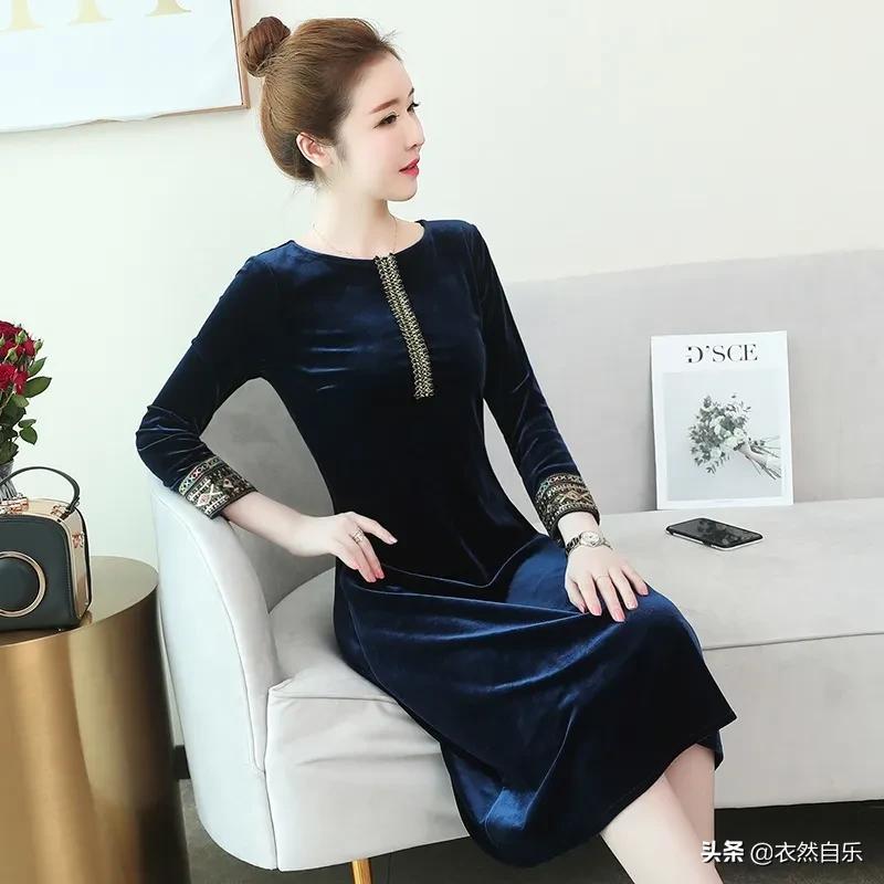 大码女装显瘦遮肉减龄,大码女装显瘦学院风正肩减龄打底