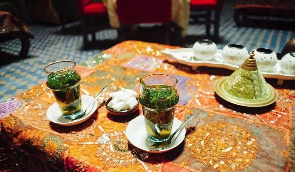 一茶一世界一品一芬芳,一茶一世界一品一红尘