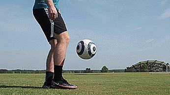 初学者学习颠球的八个建议,初学者如何学习颠球