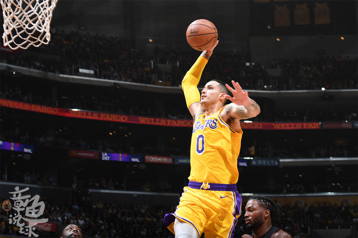 湖人队20分逆转独行侠,湖人队5:4翻盘