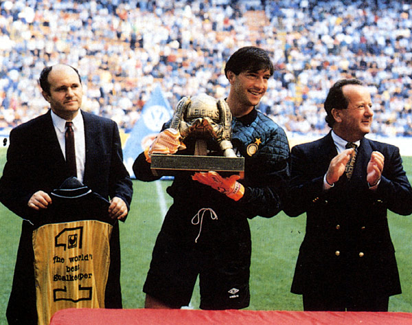 布冯当选iffhs评选的历史最佳门将,iffhs年度最佳门将候选